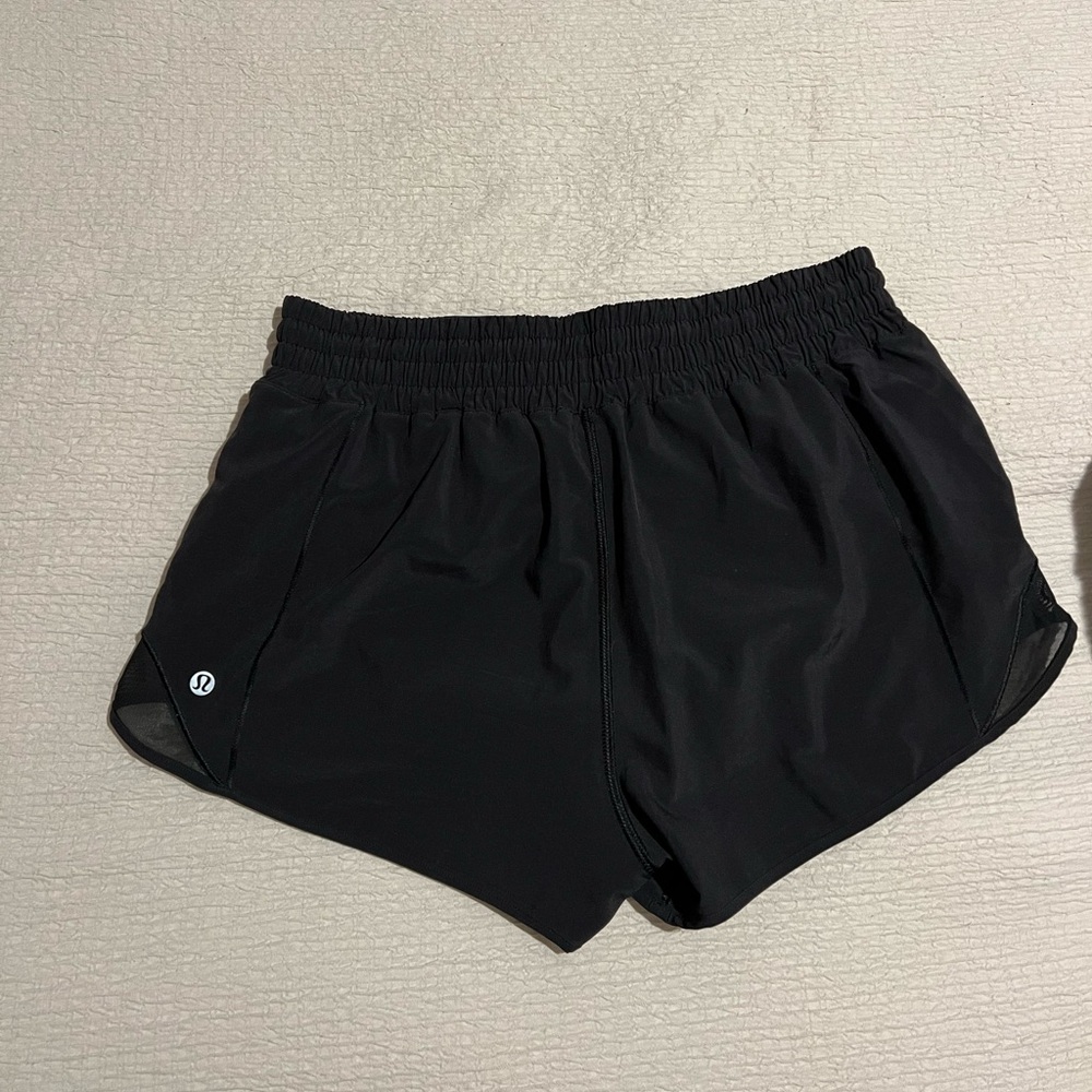 Lululemon Hotty Hot running shorts 2.5’ size 8
